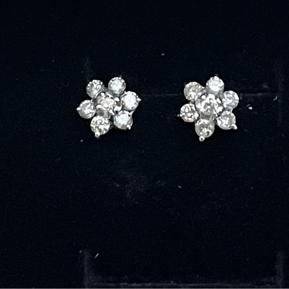 🚫SOLD🚫 Solid White Gold .40ctw Diamond Flower Stud Earrings - Picture 3 of 8